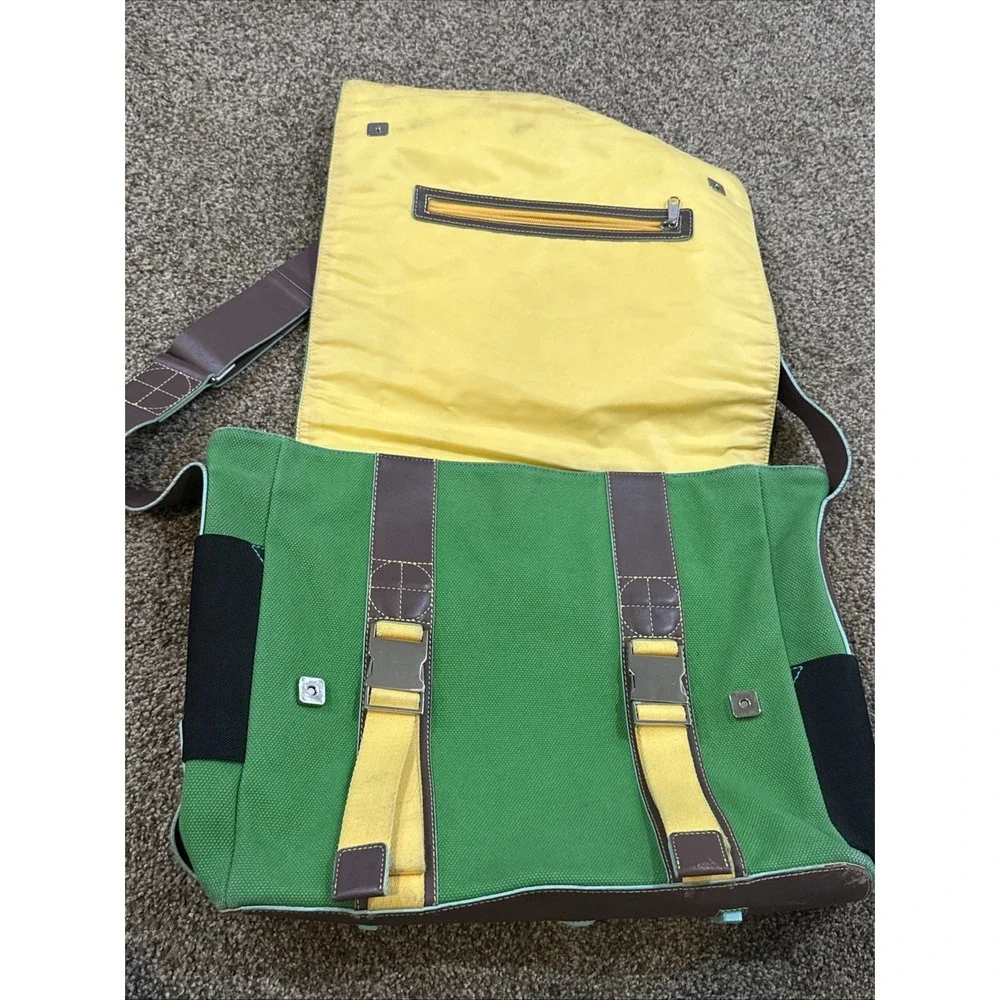 Plank Canvas Kelly Green Messenger Bag Magnet, Buckle, Zip And Snap Closure.Yoga